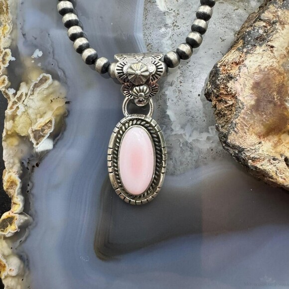 Native American Sterling Silver Oval Pink Conch Decorated Pendant For Women - Picture 2 of 10